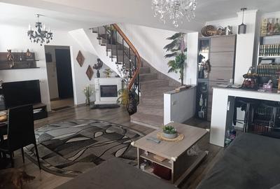 Apartament cu 4 camere decomandat în Cetate - 1