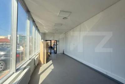 Spațiu comercial, de 43 mp, în Central - 3
