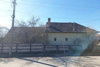 Casă cu 3 camere cu Teren 690 Mp în Central - 2