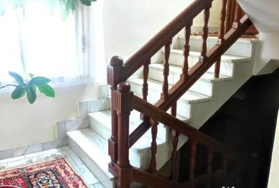 Casă cu 5 camere cu Teren 500 Mp în Central