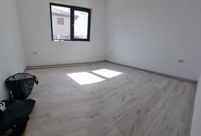 Casă cu 3 camere cu Teren 300 Mp în Central - 4