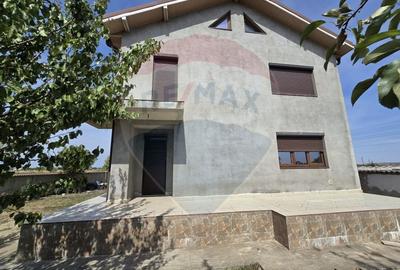Casa / Vila cu 4 camere de vanzare in zona Periferie - 17