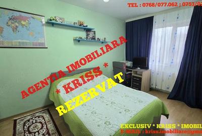 Apartament cu 3 camere semidecomandat în Banat