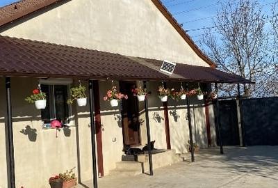 Casă de vânzare 2200 mp2 - 2