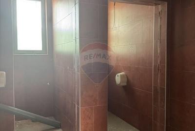 Cladire de 902 mp utili de vanzare, zona Grivitei - DN 13, COMISION 0 - 26