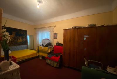 Casă centrală în Târgoviște, teren 250 mp, 4 camere, distanță la  900 m de Primă - 11