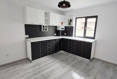 Casă cu 4 camere în Bascov