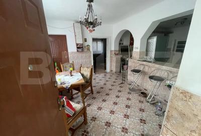 Casă cu 4 camere cu Teren 3300 Mp în 14 Mai - 2