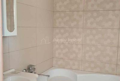 Casă cu 12 camere cu Teren 1000 Mp în Români - 2