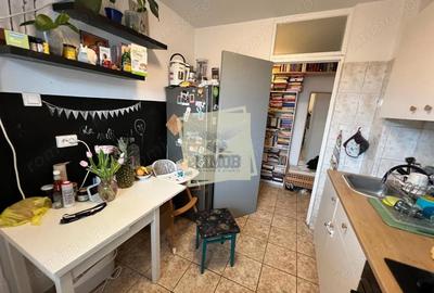 Apartament cu 2 camere decomandat, mobilat în Calea Dumbrăvii