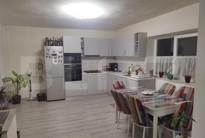 Casa cu 2 camere,baie, bucatarie,anexe.pivni?a teren 1000 - 3