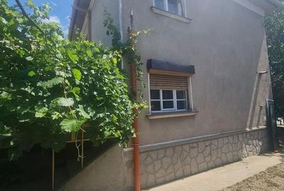 Casă cu 5 camere decomandat cu Teren 1600 Mp în Central - 1