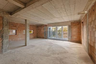 Casă la roșu cu teren generos, 500 mp, situată pe strada Ostașului - 7