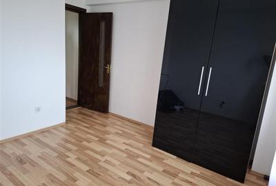 Apartament cu 3 camere decomandat, mobilat în 9 Mai - 5