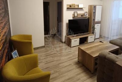 //3 CAMERE// MALU ROSU// - 5