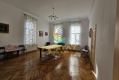 Apartament cu 6 camere decomandat, mobilat în Victoriei