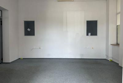 Spațiu comercial, de 230 mp, în Central - 4