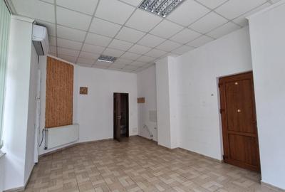 Spațiu comercial, de 35 mp, în Central - 7