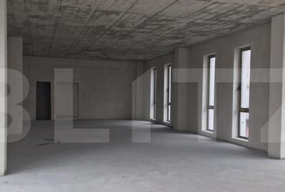 Spațiu comercial, de 150 mp, în Central - 4