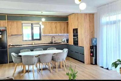Casă cu 4 camere cu Teren 800 Mp în Noua
