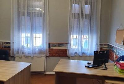 Spațiu comercial, de 25 mp, în Central - 4