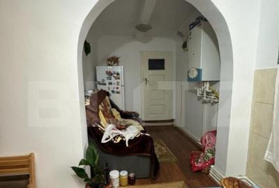 Casă cu 3 camere cu Teren 2870 Mp în Central