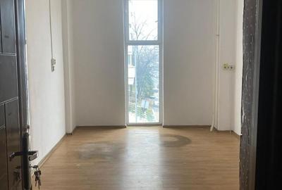 Spațiu comercial, de 31 mp, în Central - 1