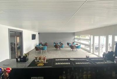 Spațiu comercial, de 1,060 mp, în Central - 14