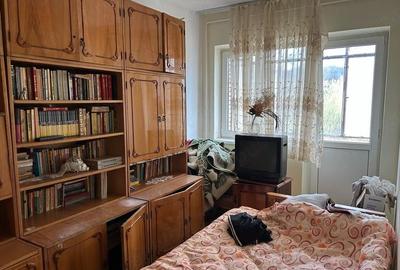 Apartament cu 3 camere decomandat în Petros - 11
