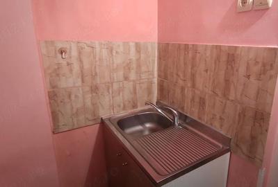 Garsonieră decomandată în Central