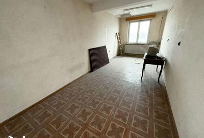 Spațiu comercial, de 2,272 mp, în Central