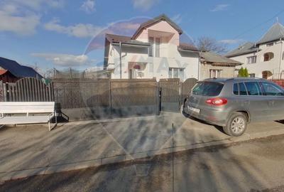 Casă cu 6 camere,  pe strada Balc Vodă - 10