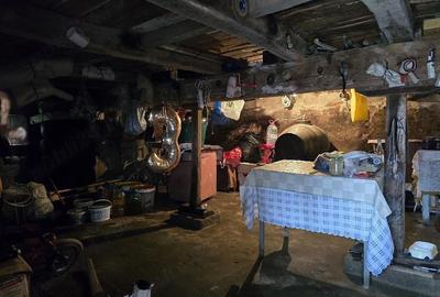 Casă cu 3 camere cu Teren 1312 Mp în Central - 1