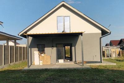 Casă cu 4 camere cu Teren 640 Mp în Giarmata