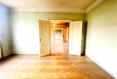 Apartament cu 3 camere semidecomandat în Central