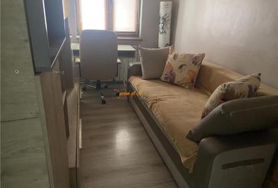 Apartament 4 camere , zona Piata Moldovei -Scoala nr 2 , dec - 5