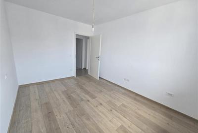 Apartament cu 3 camere decomandat în Tractorul - 2