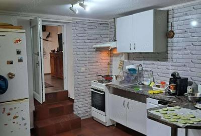 Casă cu 5 camere în 14 Mai - 10