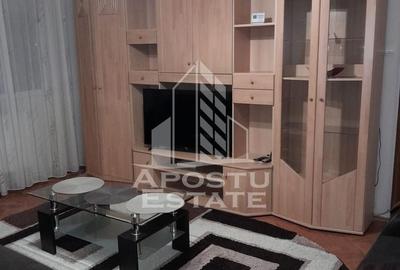 Apartament cu 3 camere semidecomandat, mobilat în Dacia