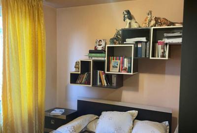 Apartament cu 3 camere semidecomandat în Central