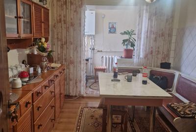 Apartament cu 4 camere decomandat în Central - 1