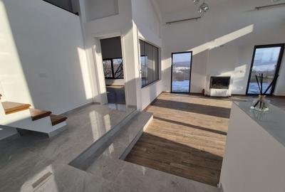 Casă cu 4 camere în Bucium - 7