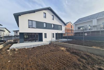 Casă individuală cu 5 camere cu Canalizare în Central - 3