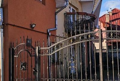 Casă cu Teren 2 Mp în Central - 1