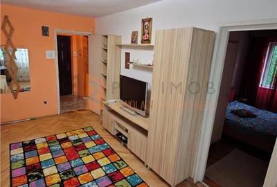 Apartament cu 3 camere semidecomandat în Micro 14 - 2