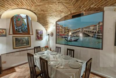 Spațiu comercial, de 350 mp, în P-ța Unirii - 7