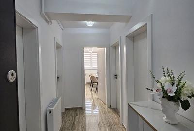 Apartament cu 3 camere decomandat în Cristian - 2