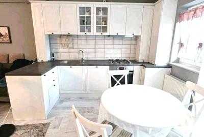 Apartament in zona Terra, 2 camere , bloc cu lift , etaj 3 - 3