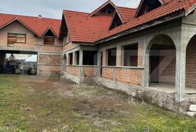 Casa de vanzare la rosu, 10 camere, 246,50 mp, zona Exterior Sud - 17