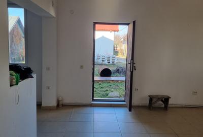 Proprietate generoasa- Casa cu 4 dormitoare si o curte mare - 8